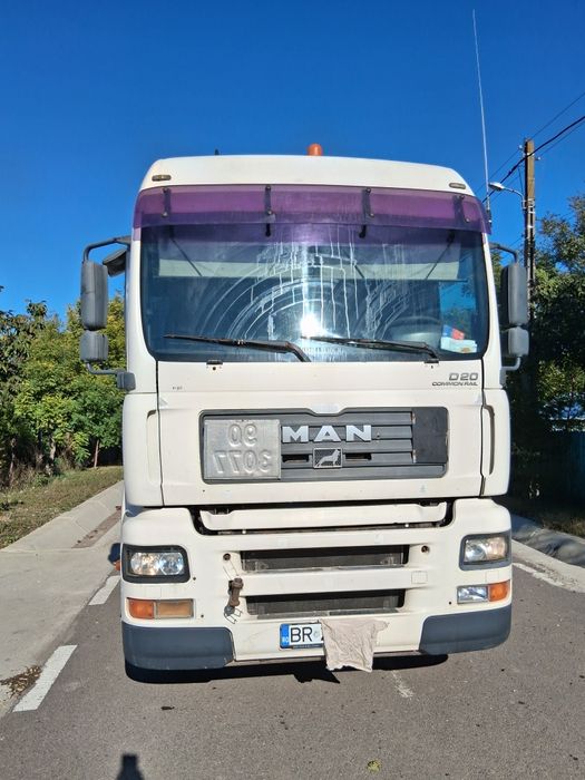 De vânzare  Cap tractor MAN TGA 2004