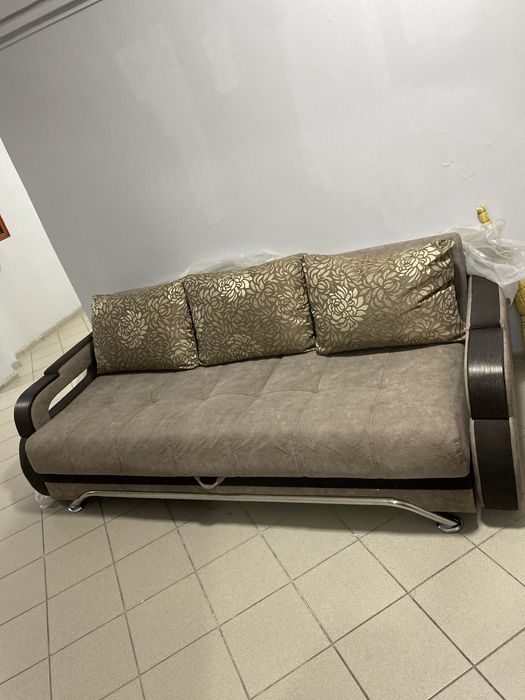 Продам диван пружинный.  Состояние хорошее , целый