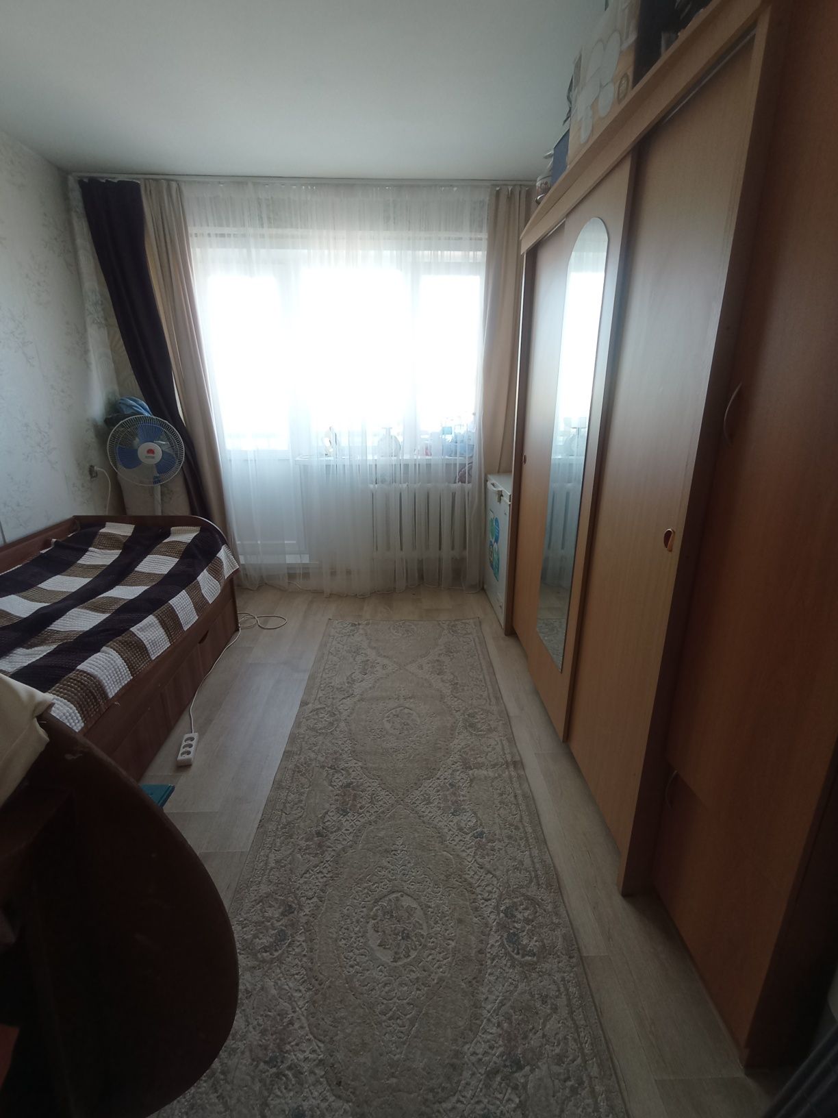 Продам 3 комн квартиру (полноценную)) в 4 мкр,