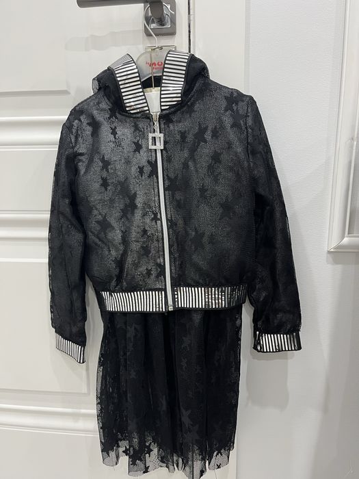 Продается нарядный костюмчик с красивой юбкой для девочки на рост 128