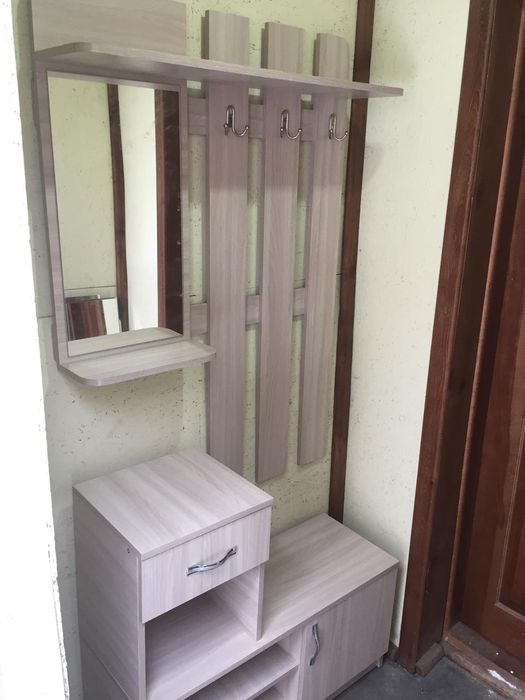 Прихожие, вешалки