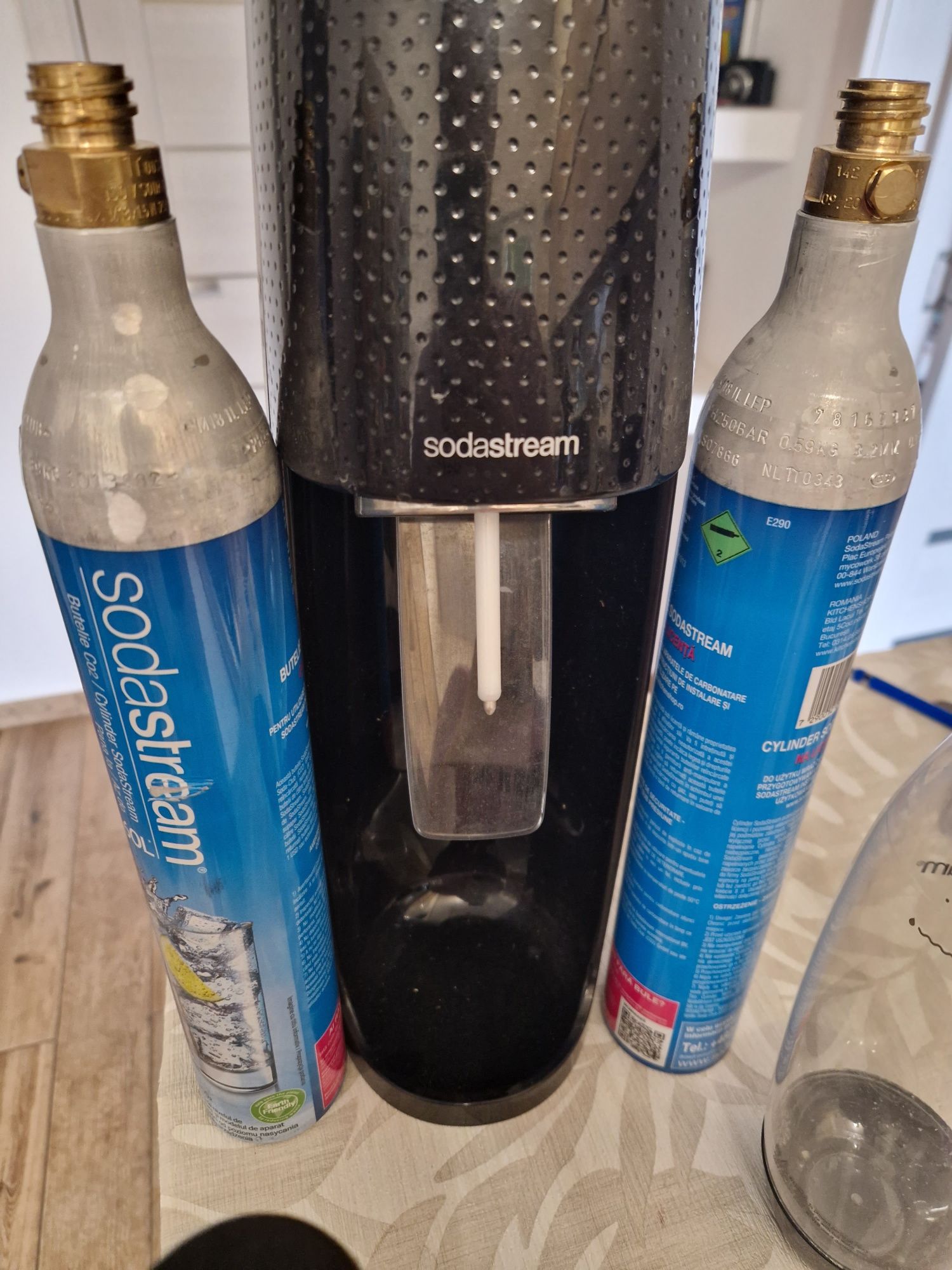 Sodastream cu 2 sticle si 2 butelii