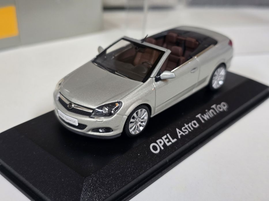 Macheta Opel Astra Cabrio Minichamps