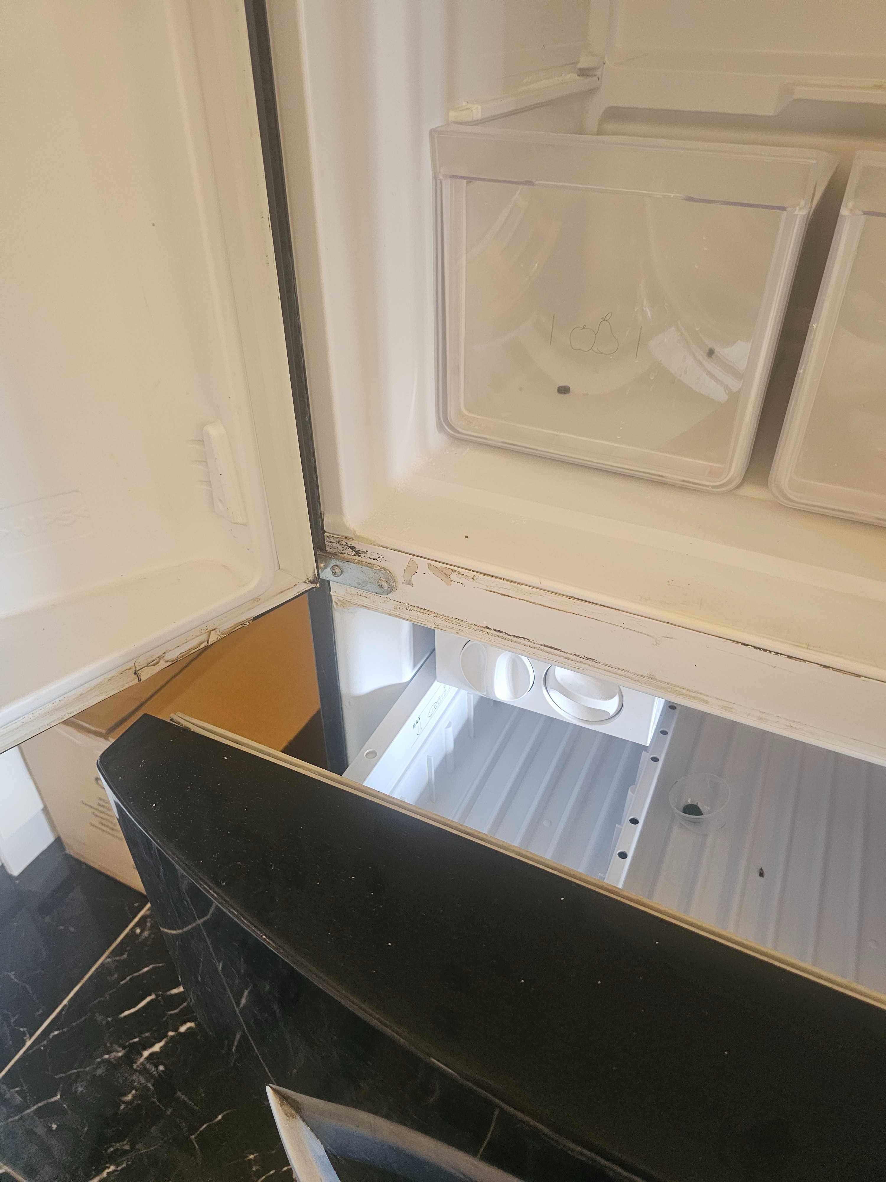 Хладилник с две врати hotpoint