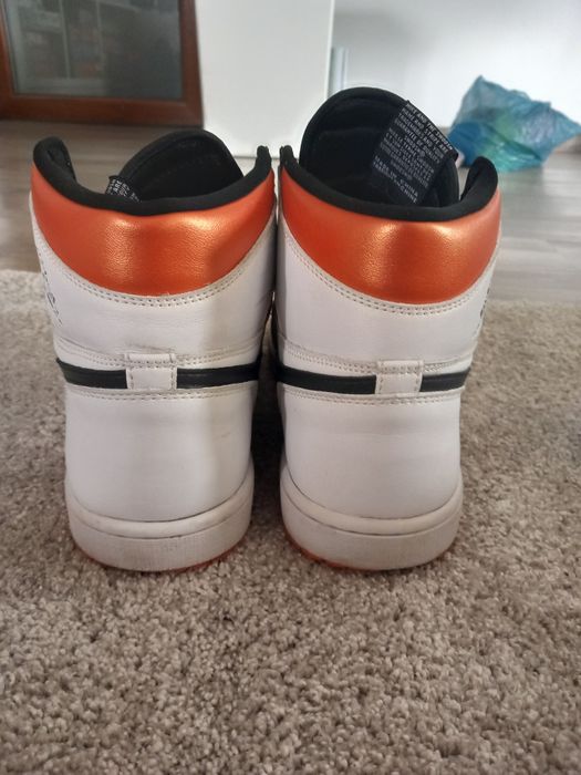 Jordan 1 Electro Orange
