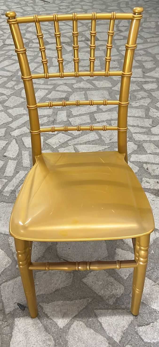 Inchiriez scaune Chiavari aurii/golden