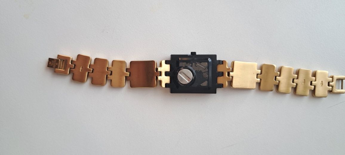 Ръчен часовник Swatch LUXOTRIC