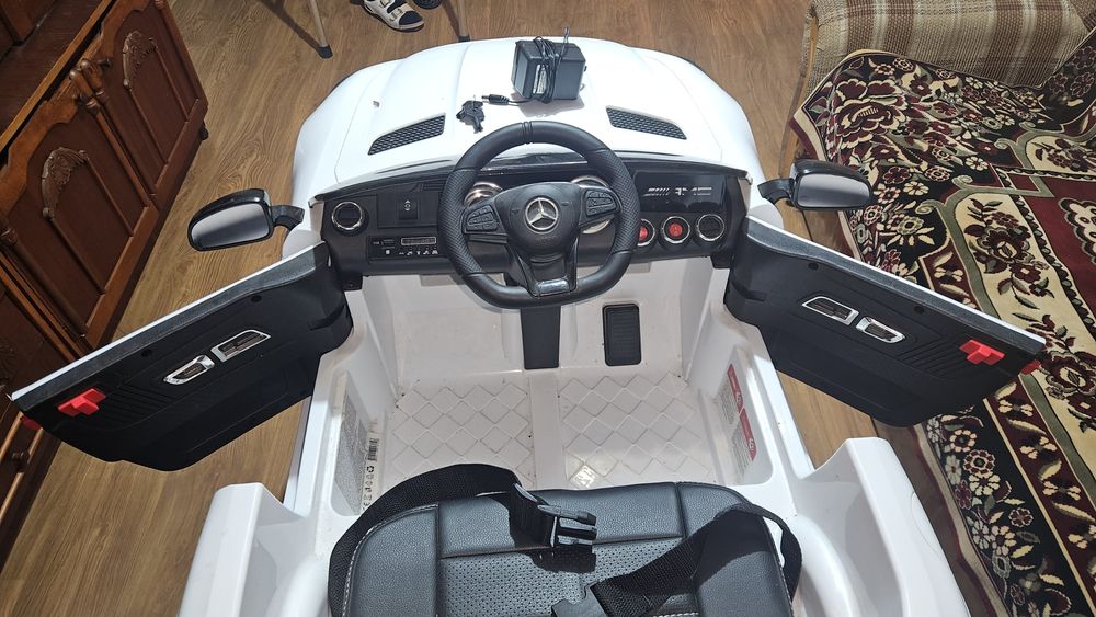 Vând mașinuță electrică pentru copii.