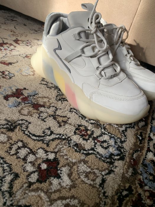 Продам кроссовки