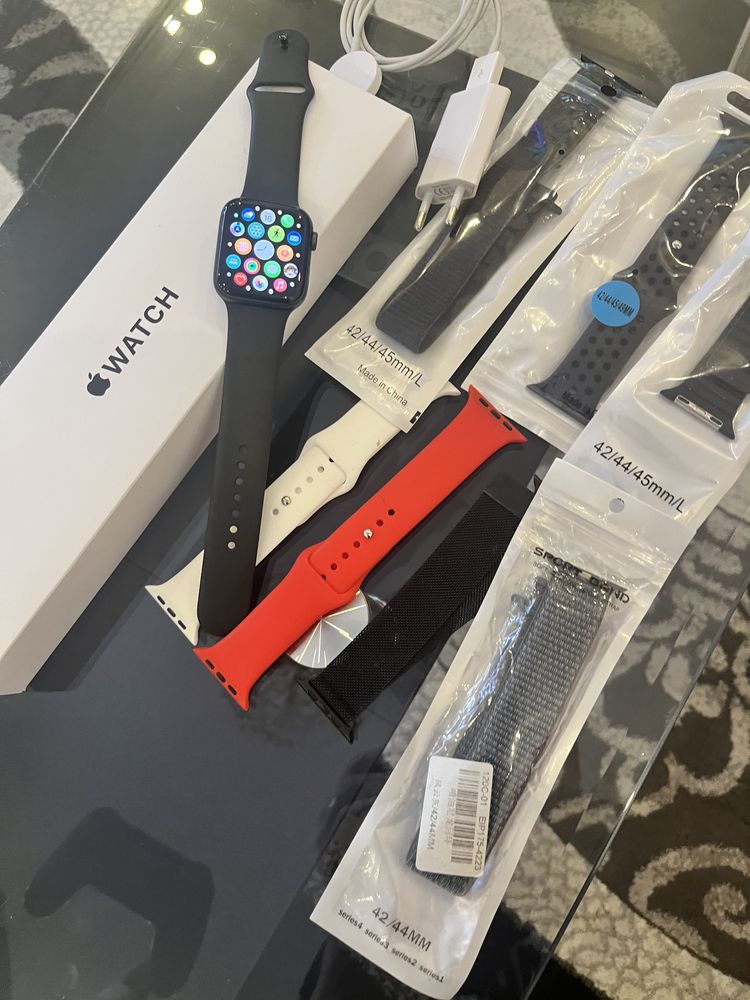 Apple watch SE 44 mm space grey