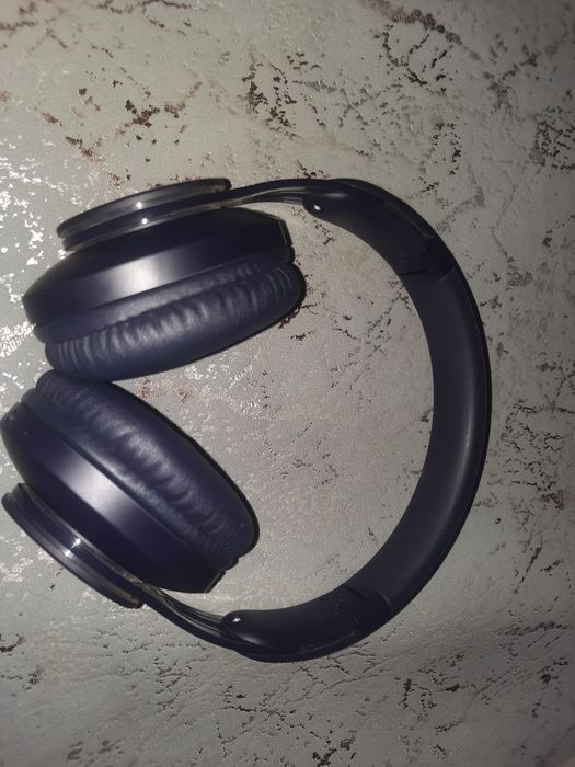 Наушники б/у носил пару раз