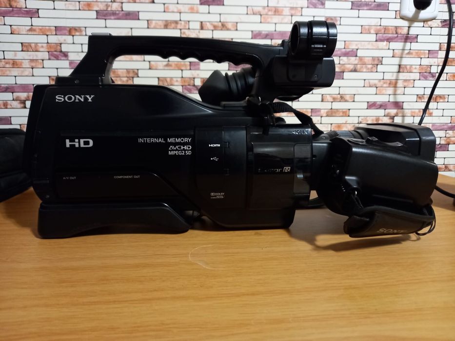 Продам проф видеокамеру Sony