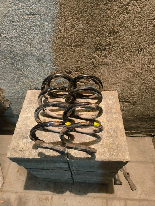 Продам пружины от Ларгуса задние