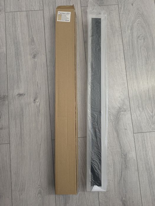 Vând lampa/ bara luminoasă acril, noua