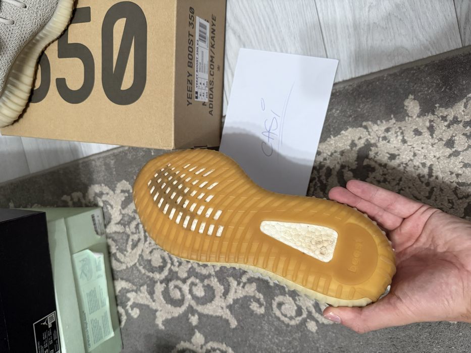 Yeezy 350 V2 Sesame - 9.5/10 - 42