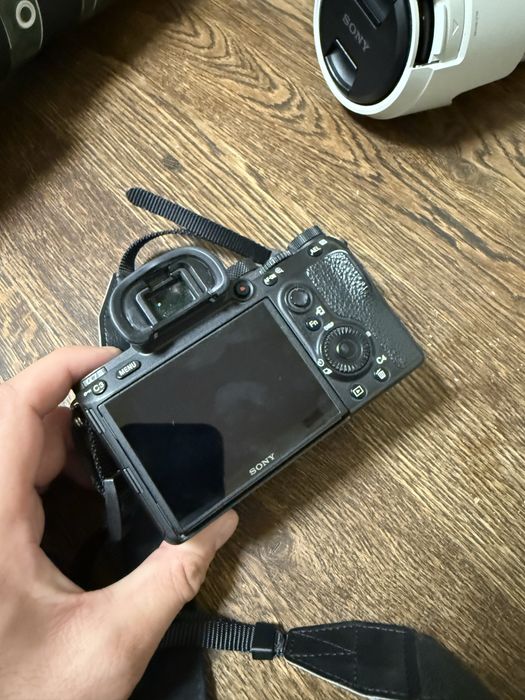 Vând Sony A7III + Sony A7IV