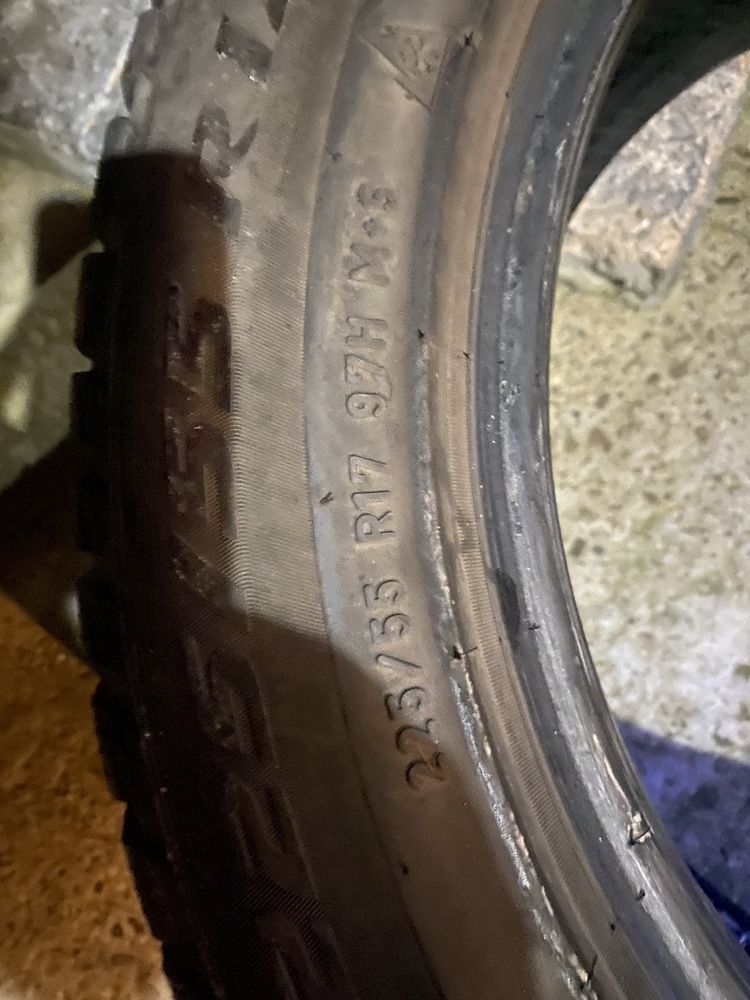 2 Cauciucuri iarna 225/55/17 Pirelli