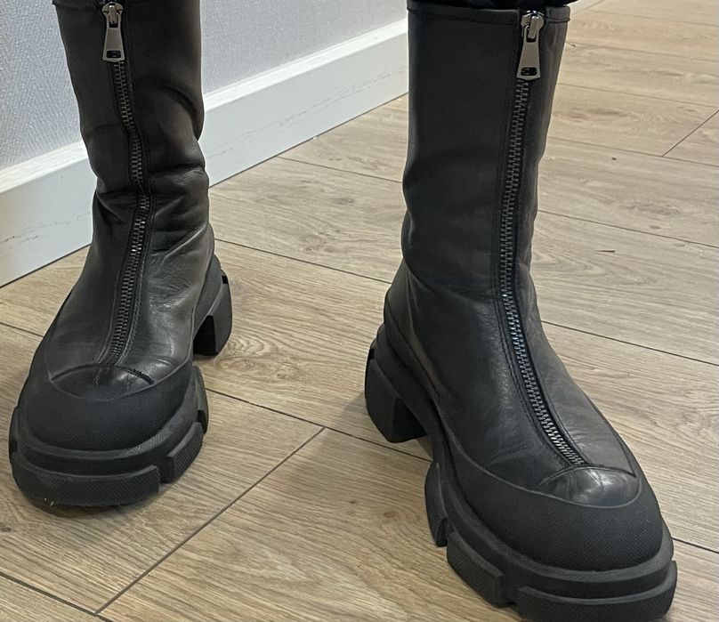 Стильные кожаные осенние сапоги