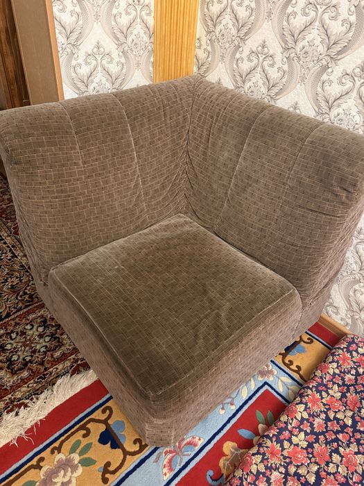 Срочно продаеться деван