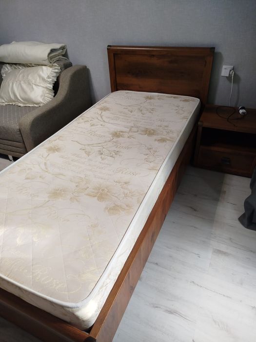 Продам кровать односпальную