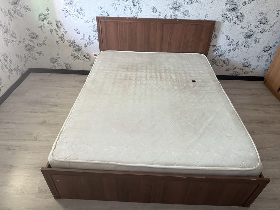 Спальный кровать