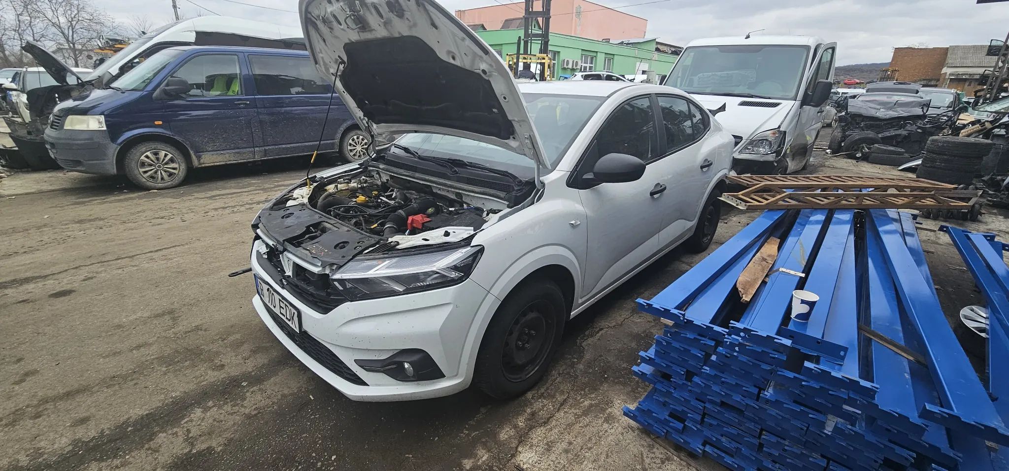 dezmembrez Dacia Logan 3 , an 2022 , motor 1.0 tce 92cp, cod motor H4D480, cutie de viteze manuala 6+1 trepte cod JT4016