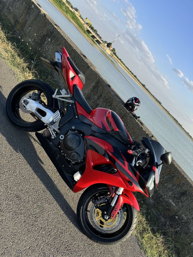 Vând Honda CBR 1000 RR