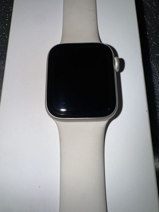 Apple watch SE (gen2) 40mm Starlight