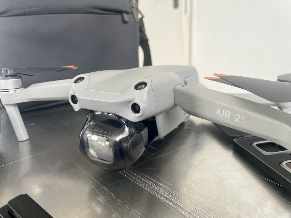 Дрон DJI Air 2S fly more combo 3 батерии, филтри, чанта, заряден хъб