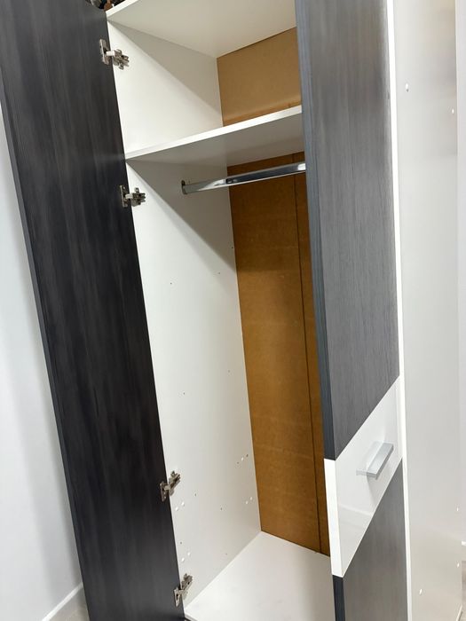 Dulap dormitor negru cu alb