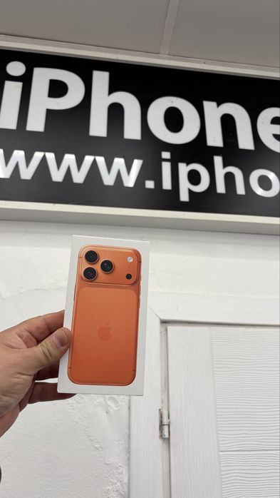 iphone 17 pro. 256 gb. Cosmic orange
