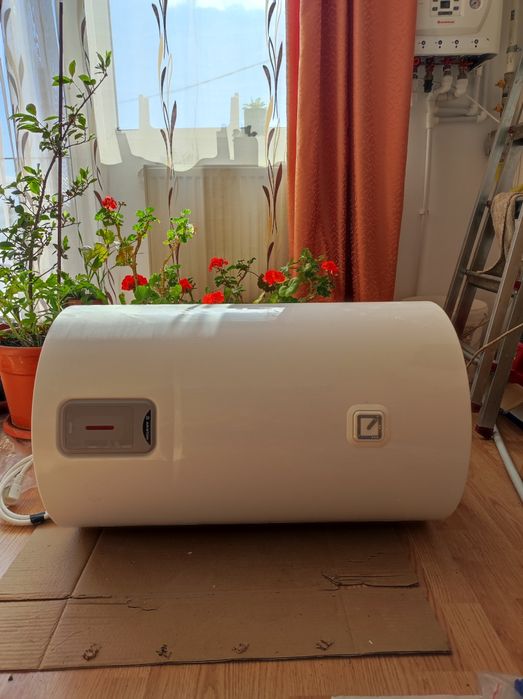 Vând boiler electric ariston 75l