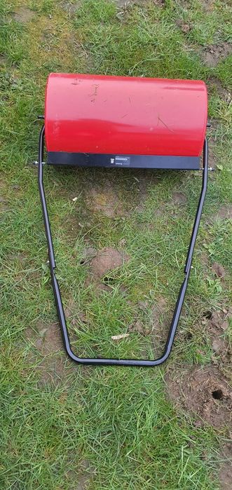 Tăvălug pentru gazon și dispozitiv împrăștiere semințe 100 lei/zi