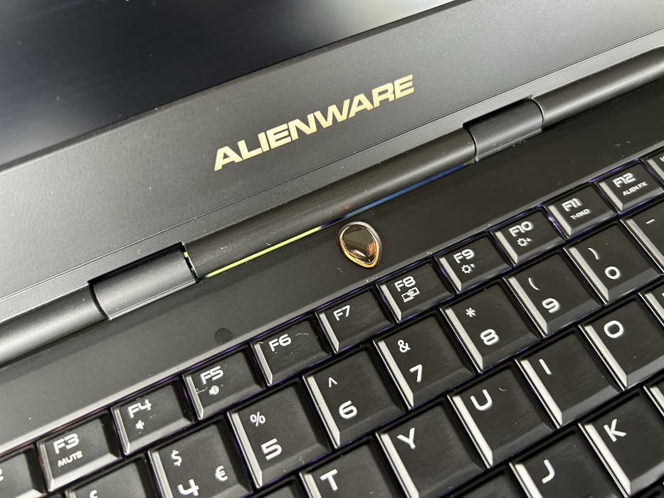 Лаптоп Alienware 13 R2
