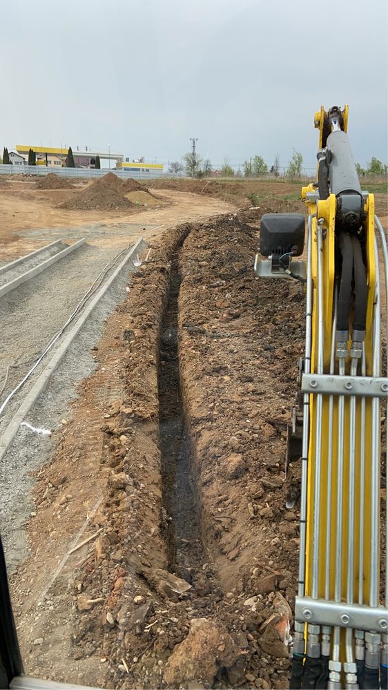 Închiriez miniexcavator diverse lucrări.