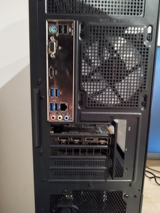 Pc gaming cu ryzen 5600x si gtx 1080ti 16gb ram negociabil