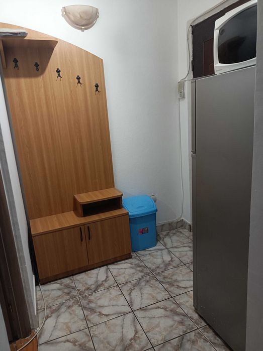 Inchiriez apartament  2 camere in zona Boul Rosu cu centrala proprie