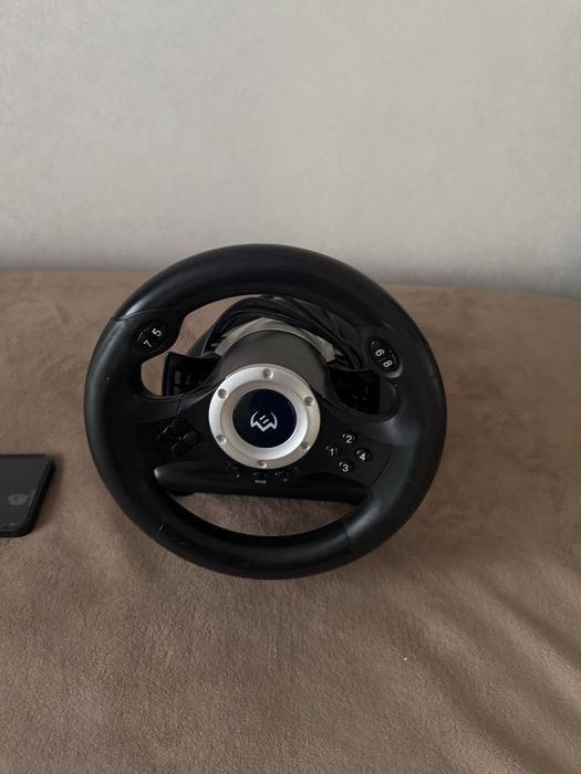 Продаю игровой руль с педалями