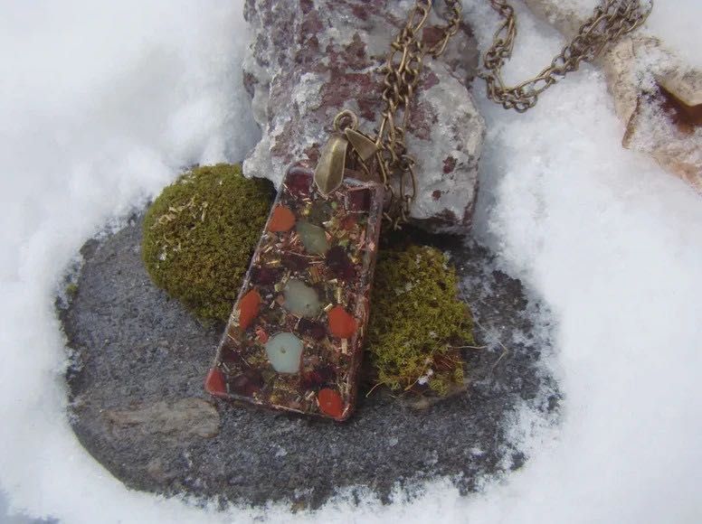 Pandantiv Orgonic Trapez cu Jasp Rosu, Peridot, Jad Serpentin, Granat