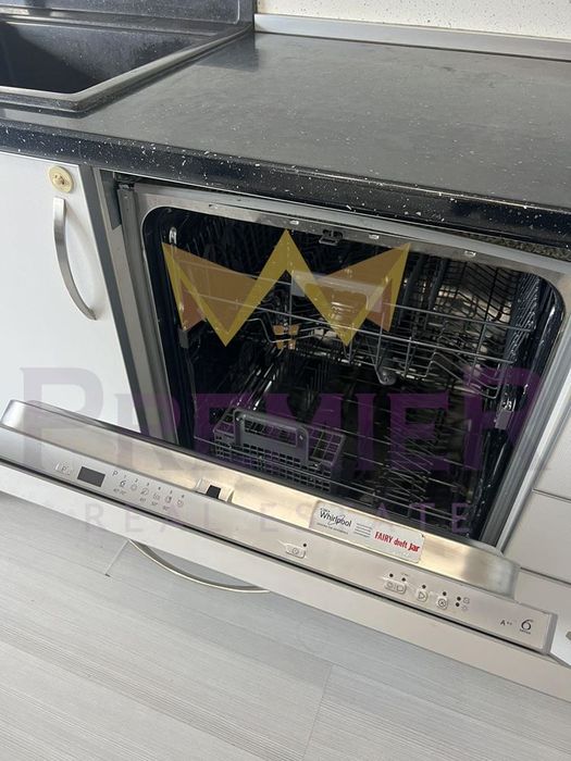 Дава се под наем Двустаен апартамент в Варна, Цветен квартал - 80 кв.м за 561 € - Снимка #2