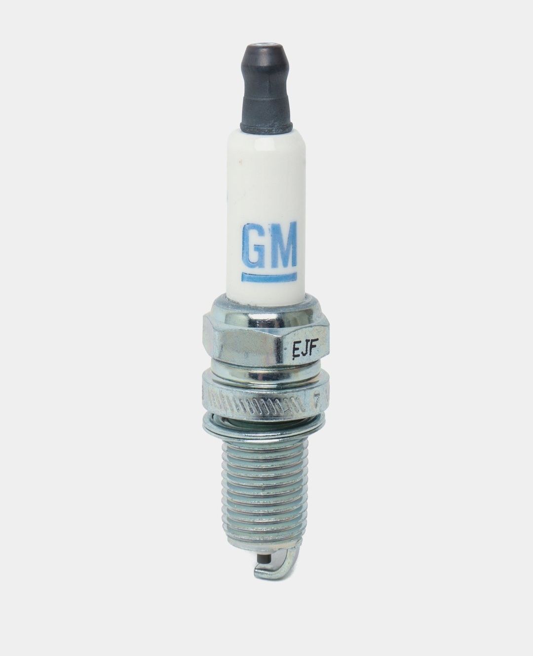 Свеча зажигания GM Gentra, Cobalt, Nexia - R3, Spark