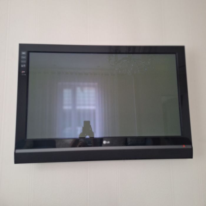 LG телевизор жұмыс жасап тұр