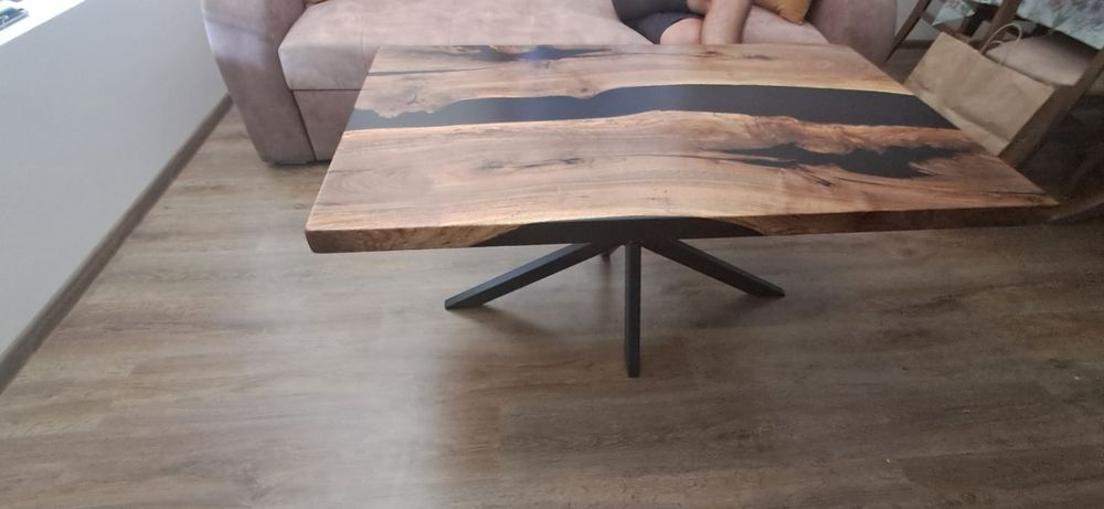 Масивни дървени маси