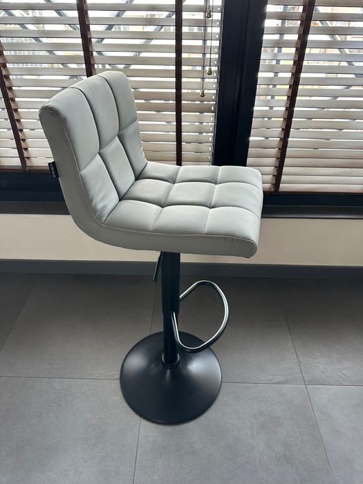 Бар Стол Queens с безплатна доставка до офис и 2г гаранция