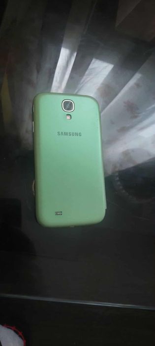 Vând Samsung S4  că nou. Preț 250 de lei negociabil