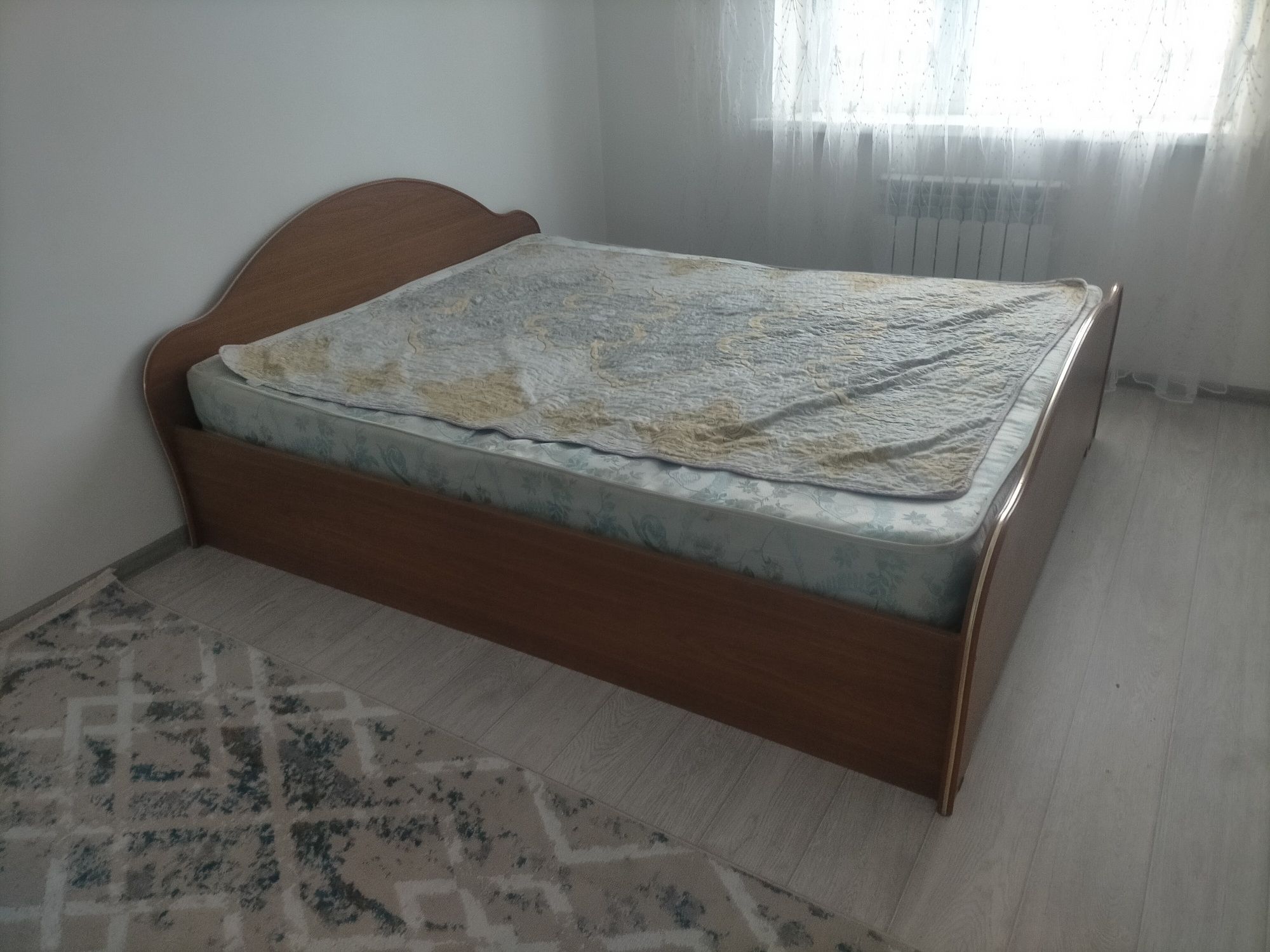 Спалтый крават.  Жағдай жақсы
