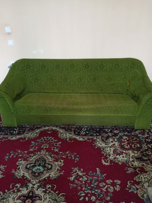 Продаётся диван + два кресла