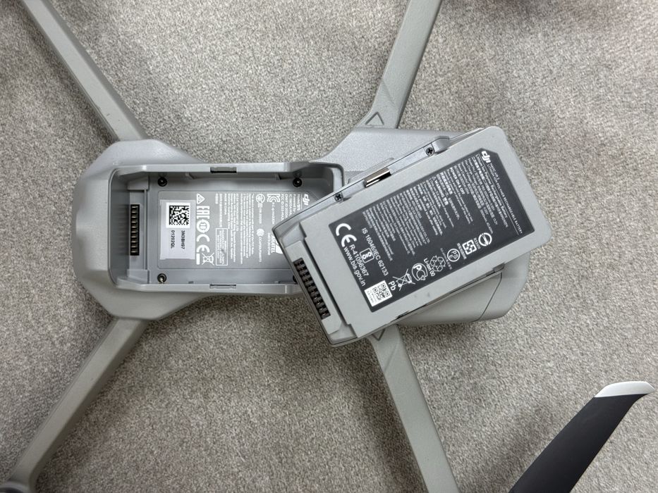 Продавам дрон DJI Mavic AIR 2