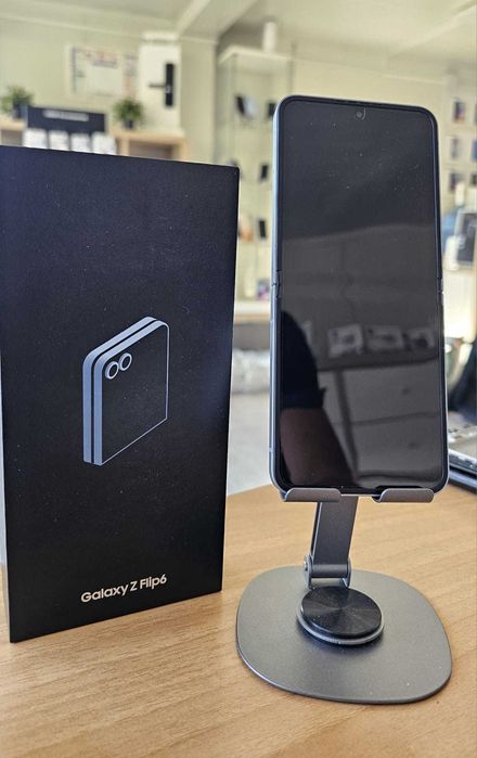 Telefon Samsung Z Flip 6 256GB - Ca Nou - Factura + Garantie