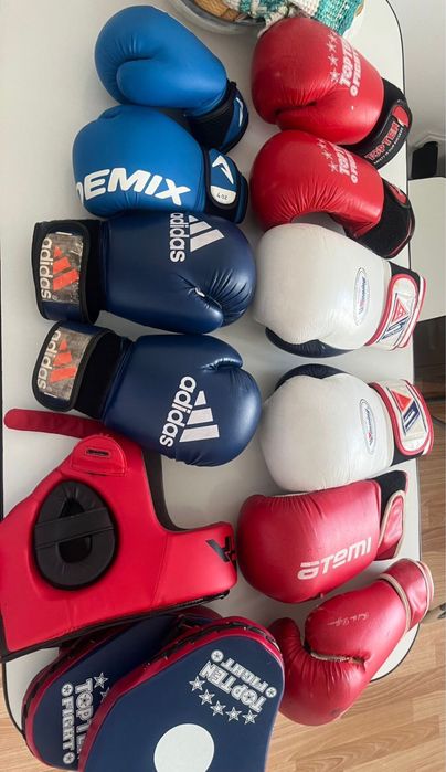 Перчатки, шлем для бокса